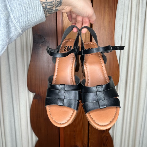 SM New York Black Strappy Sandals - Picture 1 of 3